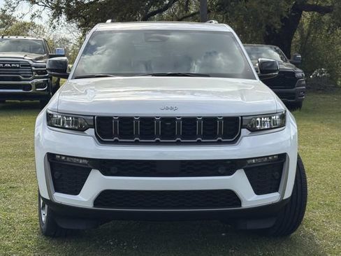 New 2026 Jeep Grand Cherokee Limited w/ Luxury Tech Group II RWD image 4