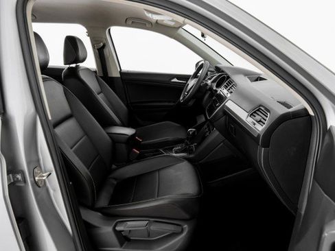 Used 2021 Volkswagen Tiguan SE FWD image 32