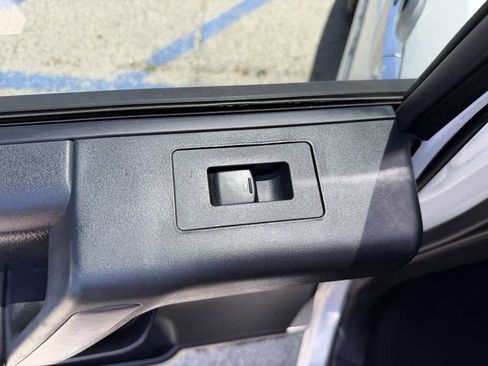 Used 2012 Nissan Titan SL RWD image 19