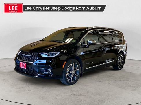New 2026 Chrysler Pacifica Pinnacle w/ Trailer Tow Group image 1