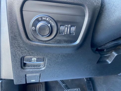 Used 2022 Jeep Grand Cherokee L Laredo image 12