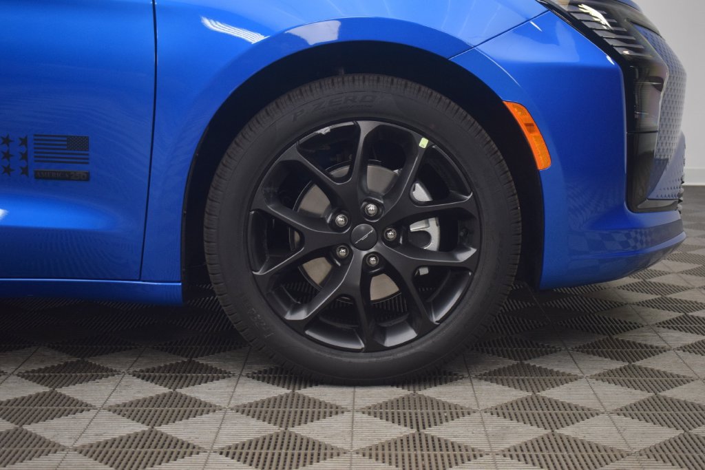 New 2027 Chrysler Pacifica Select FWD image 7
