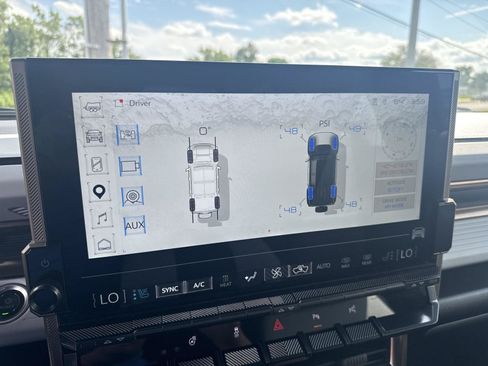 Used 2025 GMC Hummer EV 3X AWD/4WD image 24