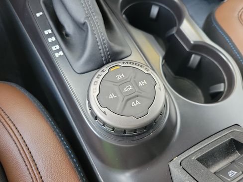 Used 2024 Ford Bronco Outer Banks w/ Sasquatch Package image 28