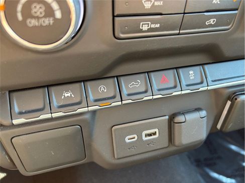 Used 2022 Chevrolet Silverado 1500 Custom image 29