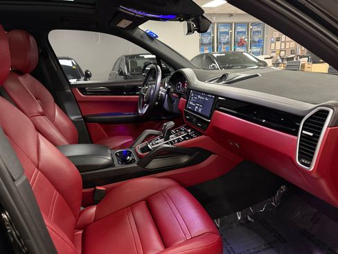 Used 2020 Porsche Cayenne S image 24