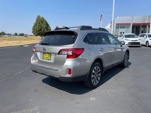 Used 2016 Subaru Outback 2.5i Limited AWD/4WD image 3