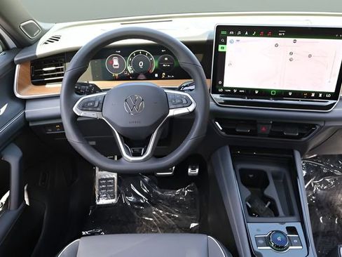 New 2026 Volkswagen Tiguan SEL R-Line AWD/4WD image 15