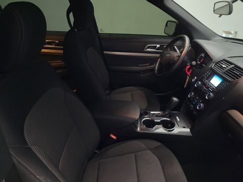 Used 2018 Ford Explorer XLT image 21