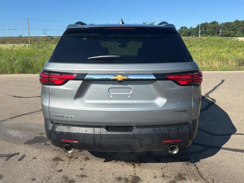 Used 2023 Chevrolet Traverse LT FWD image 4