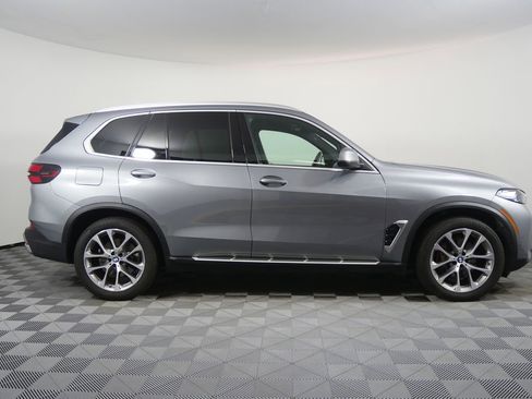 Certified 2025 BMW X5 xDrive40i AWD/4WD image 2