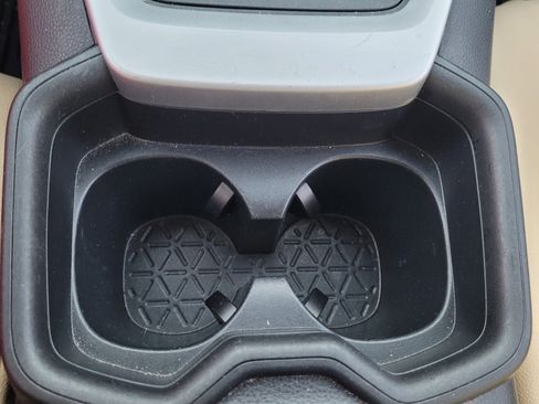 Used 2019 Toyota RAV4 LE image 19