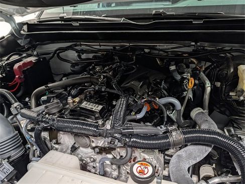 Used 2025 Toyota Tacoma TRD Sport image 32