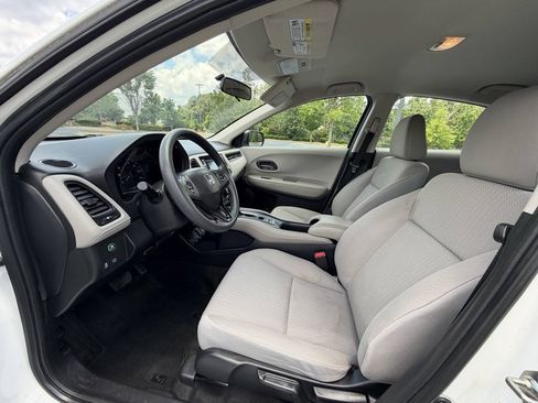 Used 2018 Honda HR-V LX image 9