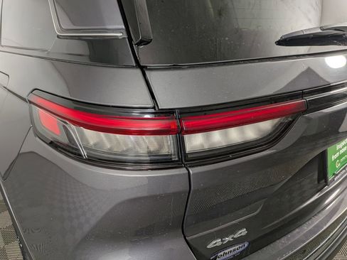 Certified 2023 Jeep Grand Cherokee Laredo image 12