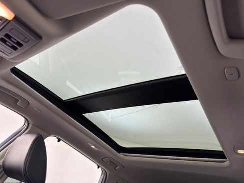 Used 2022 Nissan Rogue SL w/ SL Premium Package image 11