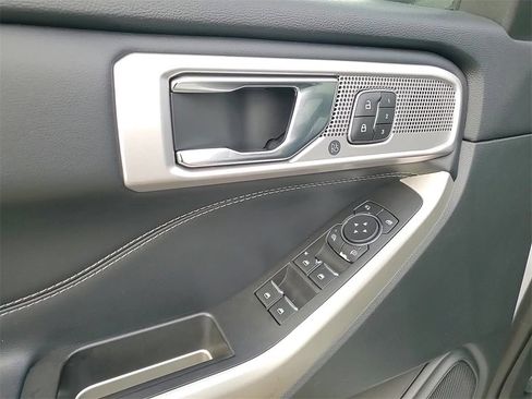 Used 2021 Ford Explorer Limited w/ Equipment Group 301A image 10