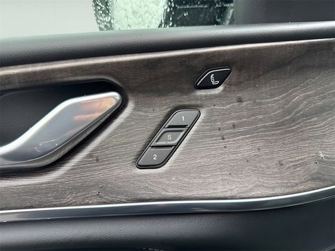 New 2025 Jeep Grand Cherokee Overland image 24