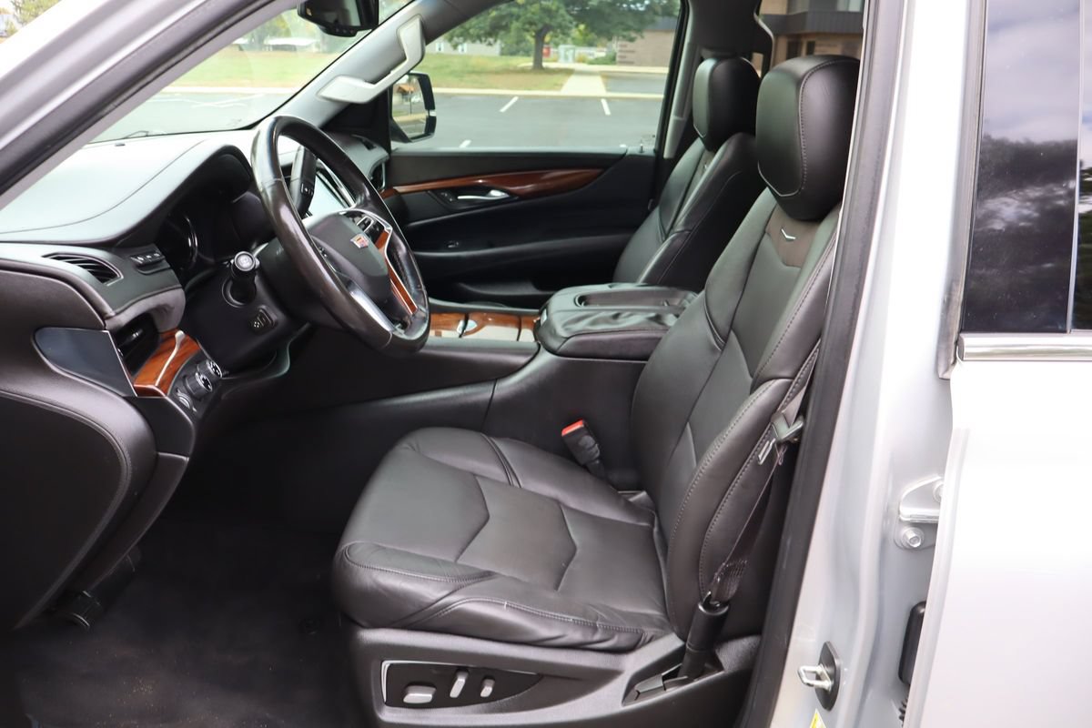 Used 2016 Cadillac Escalade Luxury AWD/4WD image 19