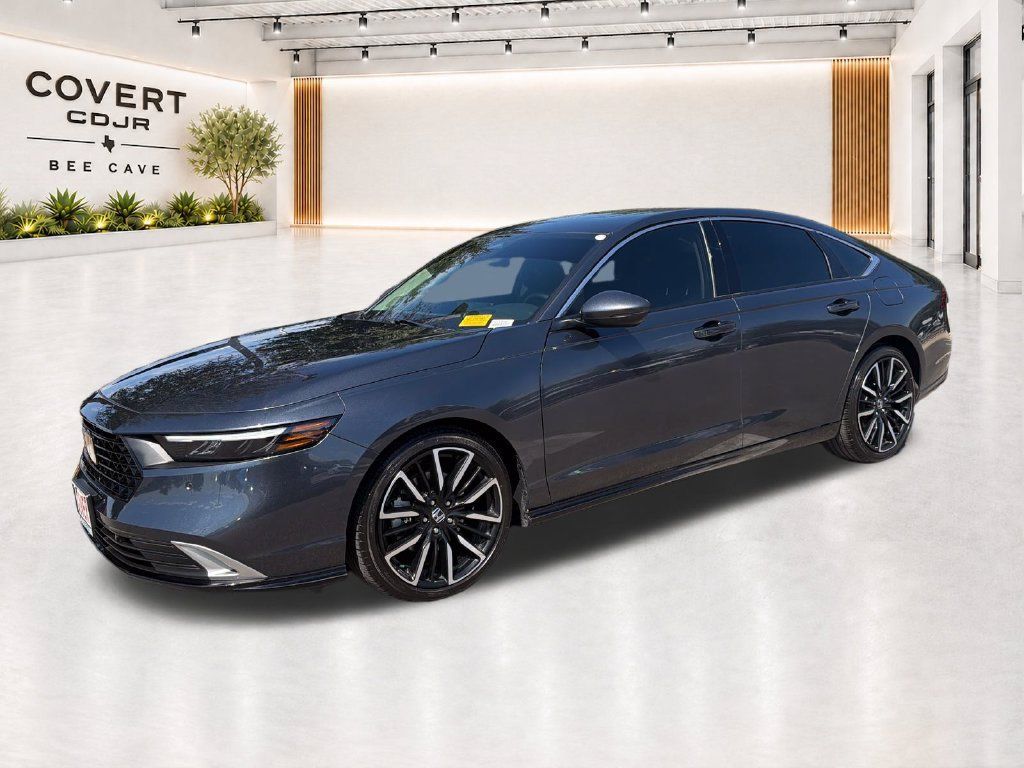 Used 2025 Honda Accord Touring image 3
