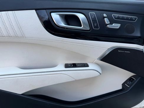 Used 2016 Mercedes-Benz SL 550 w/ Driver Assistance Package image 14