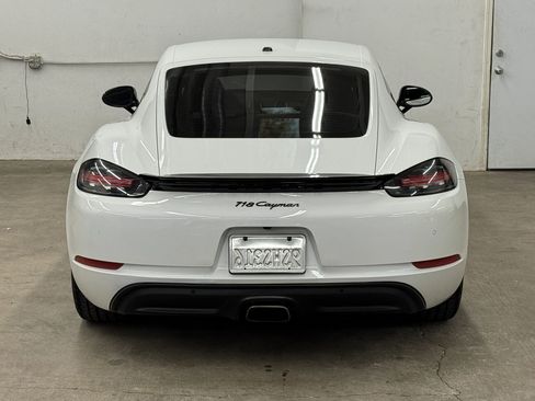 Used 2018 Porsche 718 Cayman RWD image 6
