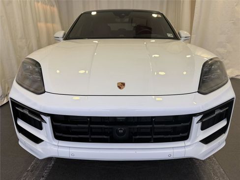 Certified 2025 Porsche Cayenne GTS image 6
