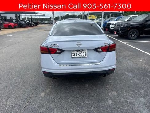 Used 2023 Nissan Altima 2.5 SR w/ SR Premium Package FWD image 4