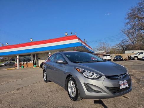 Used 2015 Hyundai Elantra SE image 5