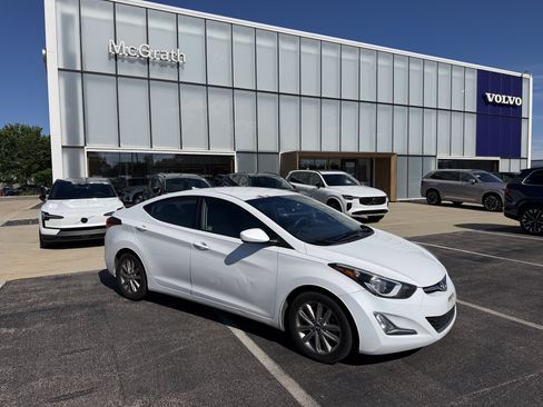 Used 2016 Hyundai Elantra SE w/ Option Group 02 FWD image 3
