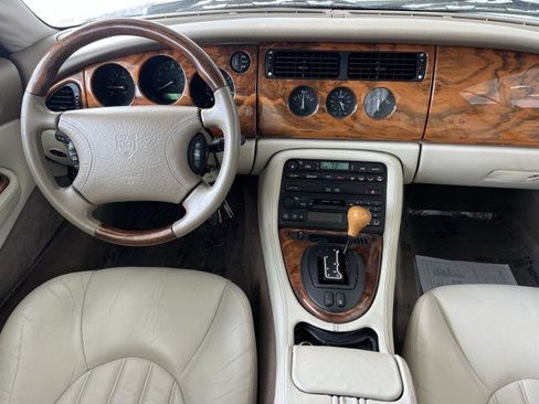 Used 1999 Jaguar XK8 Convertible RWD image 17