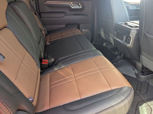 Used 2025 Chevrolet Silverado 1500 High Country image 14