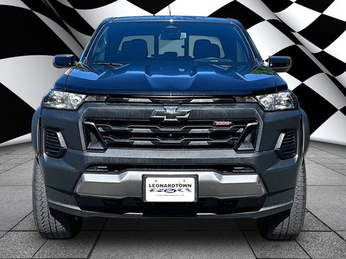 Used 2024 Chevrolet Colorado Trail Boss w/ LPO, Dark Essentials Package AWD/4WD image 3