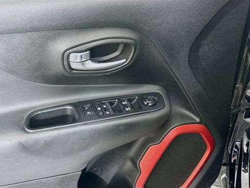 Used 2018 Jeep Renegade Trailhawk AWD/4WD image 15