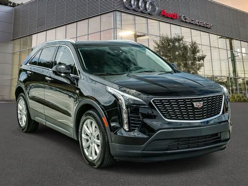 Used 2023 Cadillac XT4 Luxury w/ Cold Weather Package FWD image 5