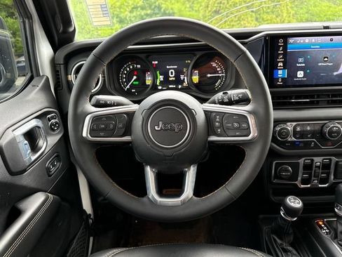 Used 2025 Jeep Wrangler Unlimited Sahara AWD/4WD image 7