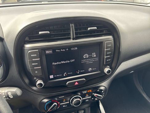 Used 2025 Kia Soul LX w/ LX Technology Package FWD image 20