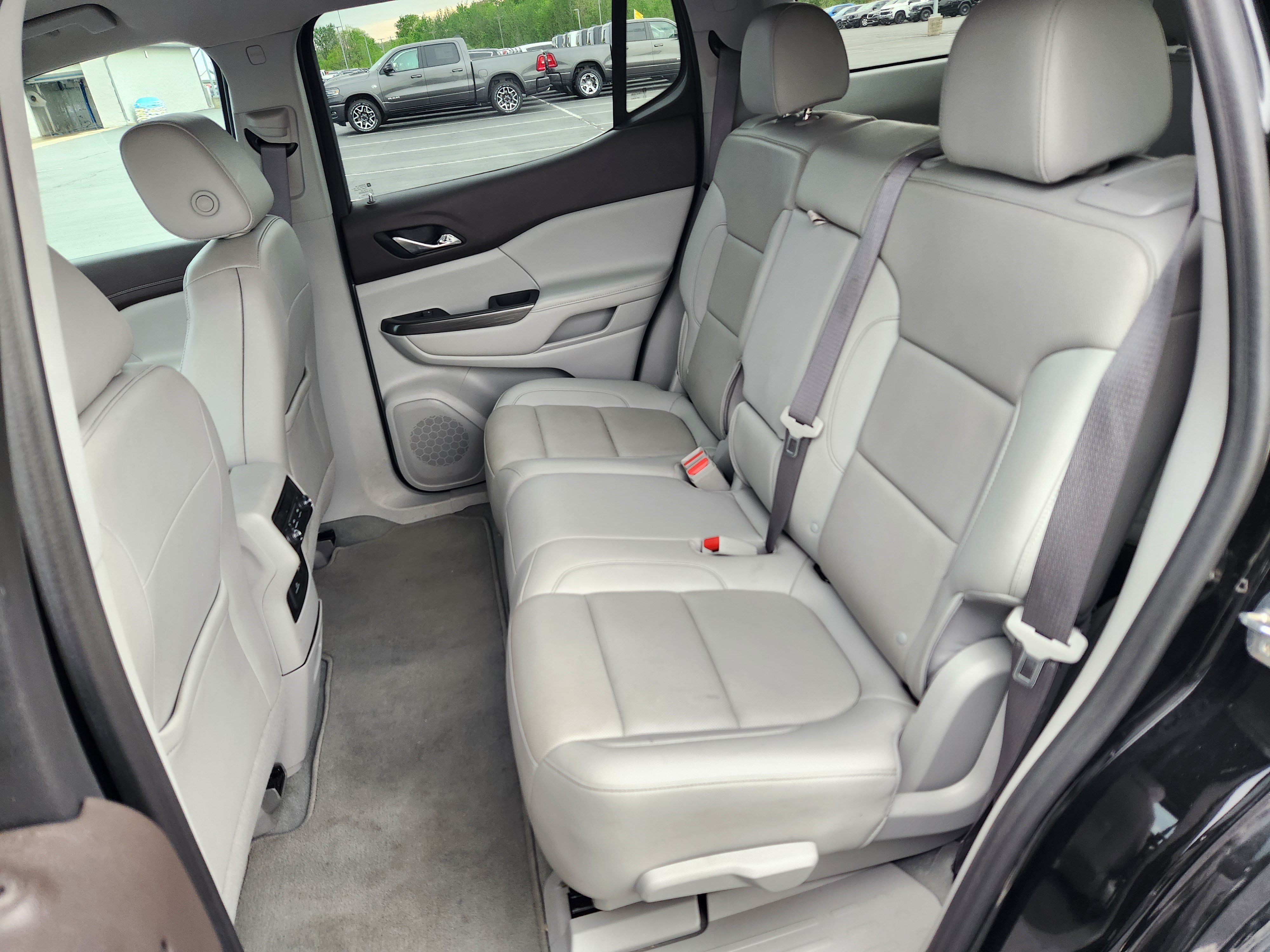 Used 2023 GMC Acadia SLT FWD image 12