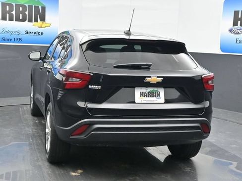 Used 2024 Chevrolet Trax LS FWD image 4
