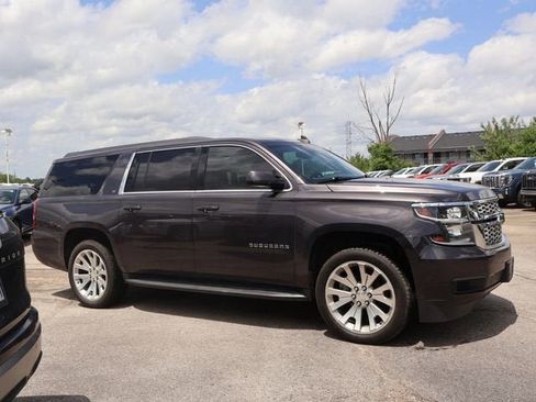 Used 2017 Chevrolet Suburban LT AWD/4WD image 4