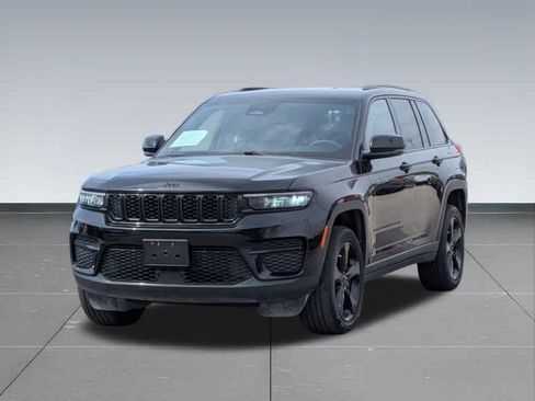 Used 2023 Jeep Grand Cherokee Altitude AWD/4WD image 10