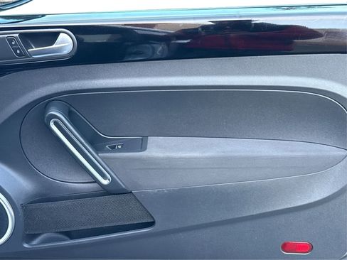 Used 2012 Volkswagen Beetle 2.0T image 21