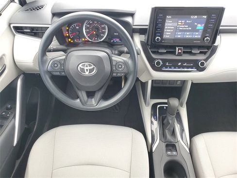 Used 2022 Toyota Corolla Cross L image 17