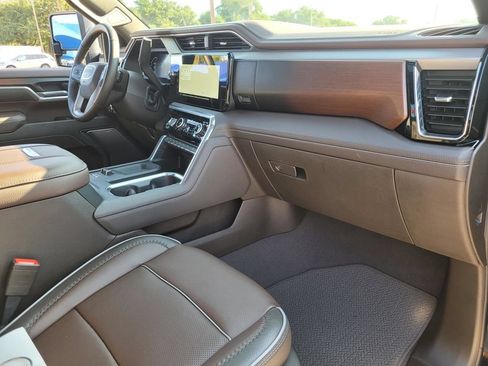 Used 2026 GMC Sierra 2500 Denali w/ Denali Reserve Package AWD/4WD image 8