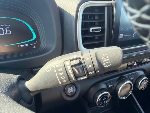Used 2025 Hyundai Venue SEL FWD image 41