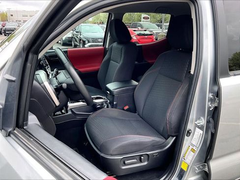 Used 2022 Toyota Tacoma SR5 AWD/4WD image 10