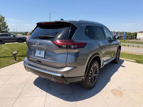 Used 2024 Nissan Rogue Platinum AWD/4WD image 11