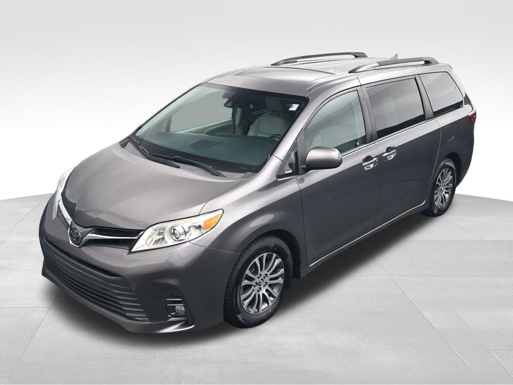Used 2018 Toyota Sienna XLE w/ XLE Navigation Package FWD image 35