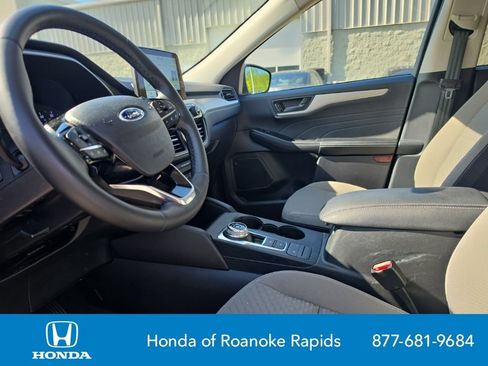 Used 2022 Ford Escape SE w/ Convenience Package FWD image 9