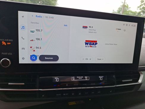 Used 2025 Toyota Sienna XSE FWD image 23